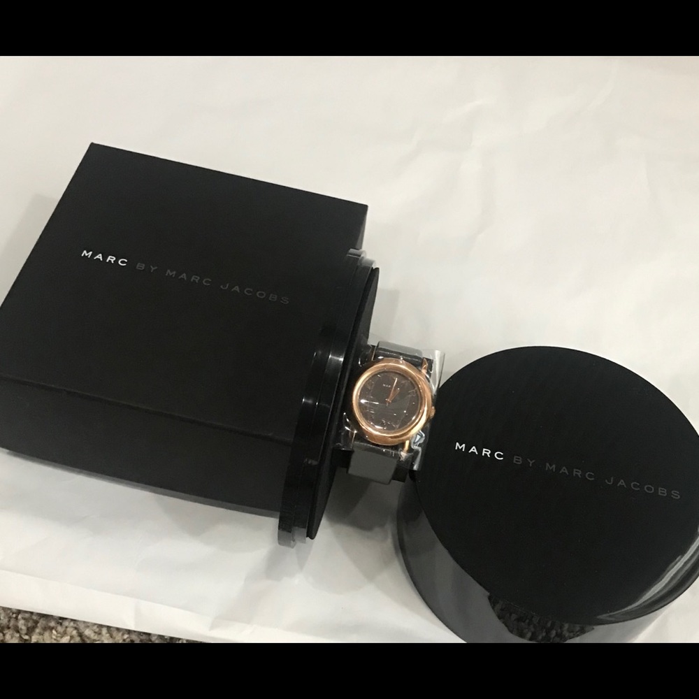 Marc Jacobs Watch - Picture 2 of 5